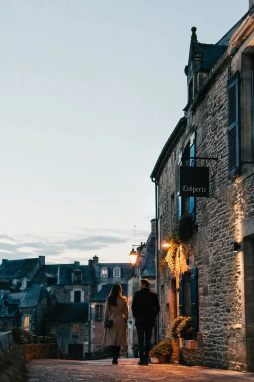 Week end en amoureux bretagne dans une ville de charme avec balade romantique en soirée