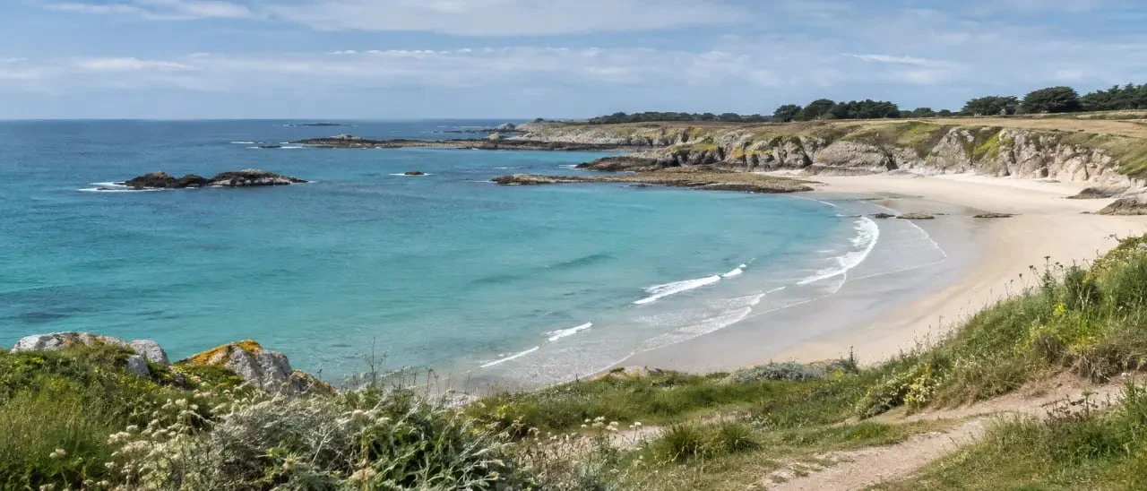 Plage Tahiti Bretagne carte : vue panoramique de la plage de Tahiti à Névez depuis le sentier côtier