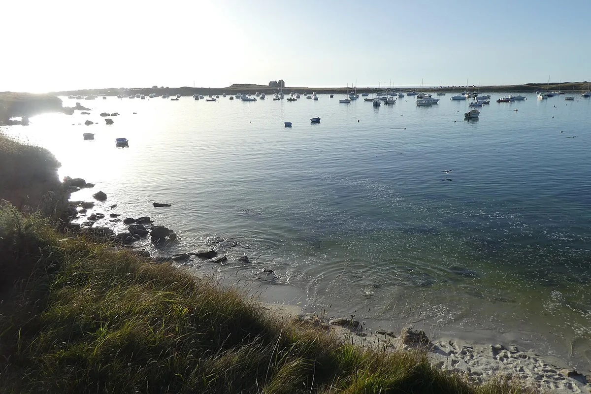 Le port de Porspaul, près de la plage de Porsman