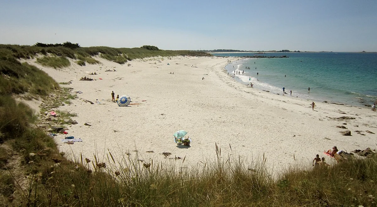 La plage de Corn ar Gazel à Saint-Pabu, voisine des Trois Moutons